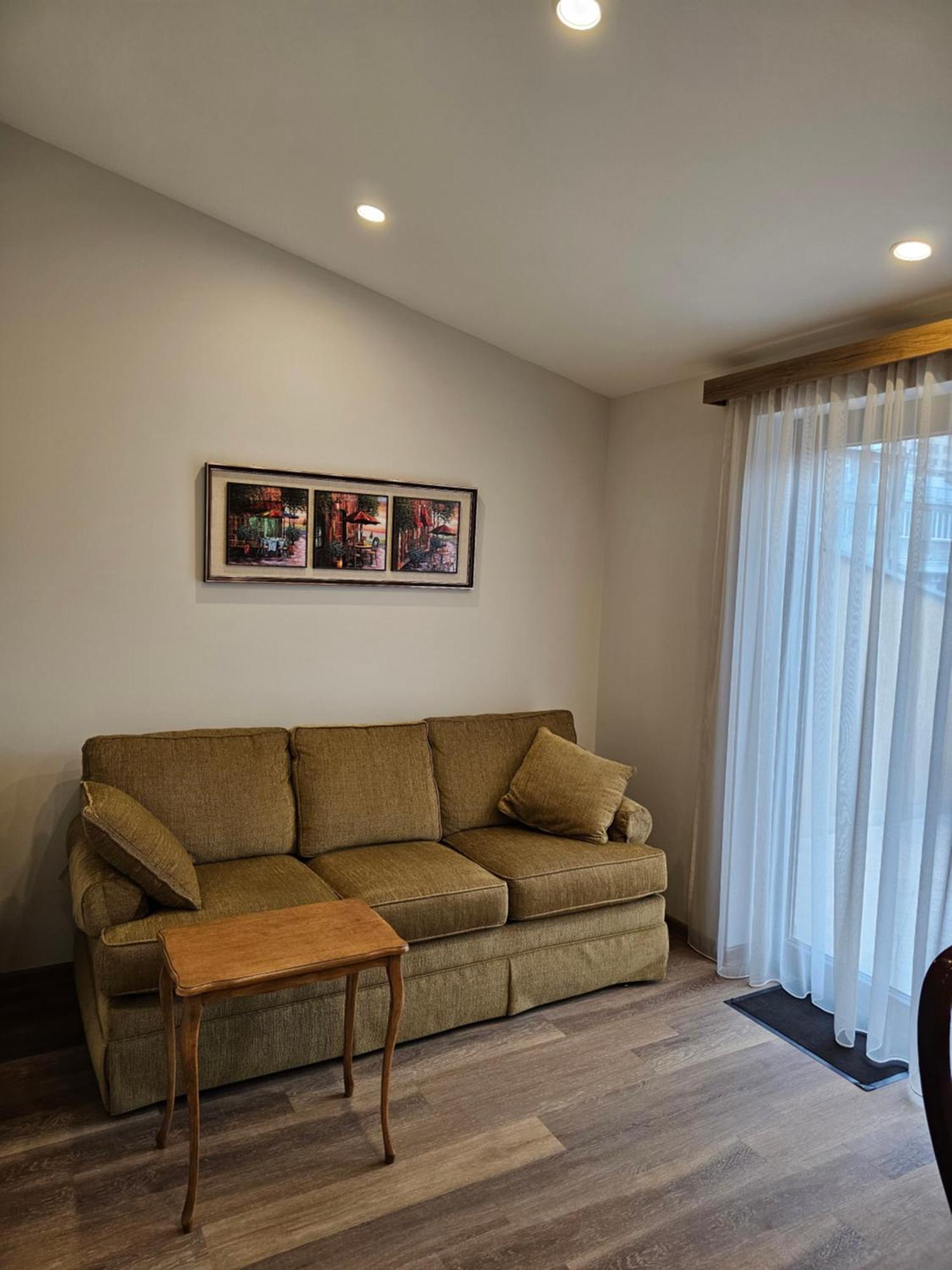 יירבאן Hotel Avenue 30 מראה חיצוני תמונה