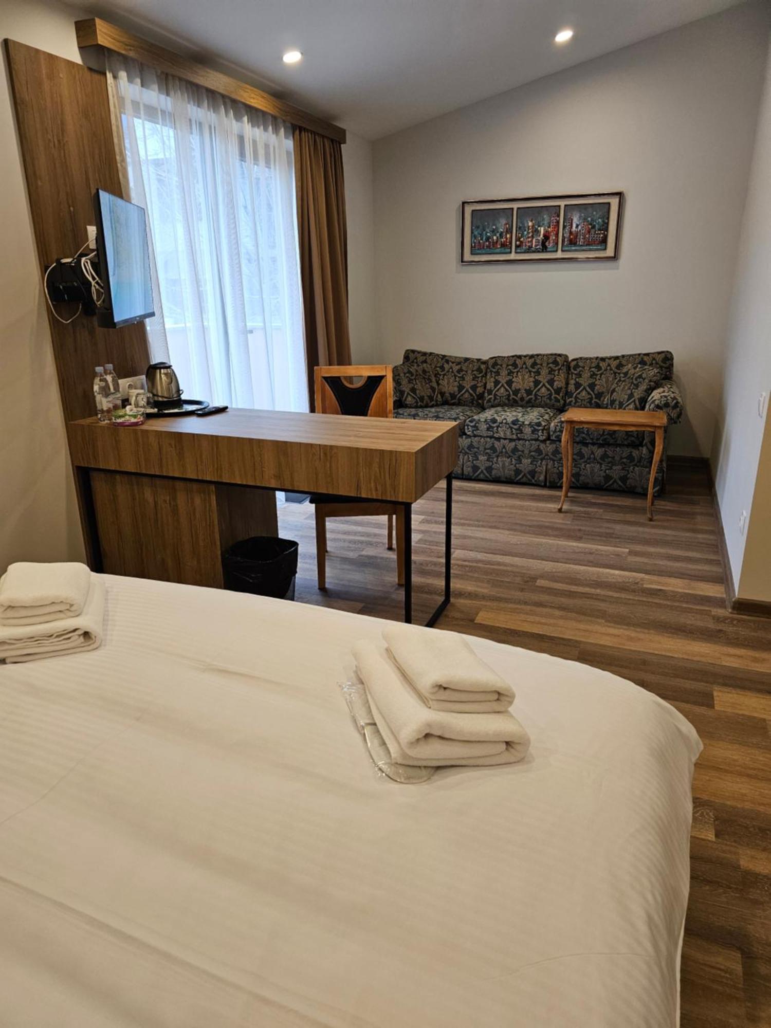 יירבאן Hotel Avenue 30 מראה חיצוני תמונה