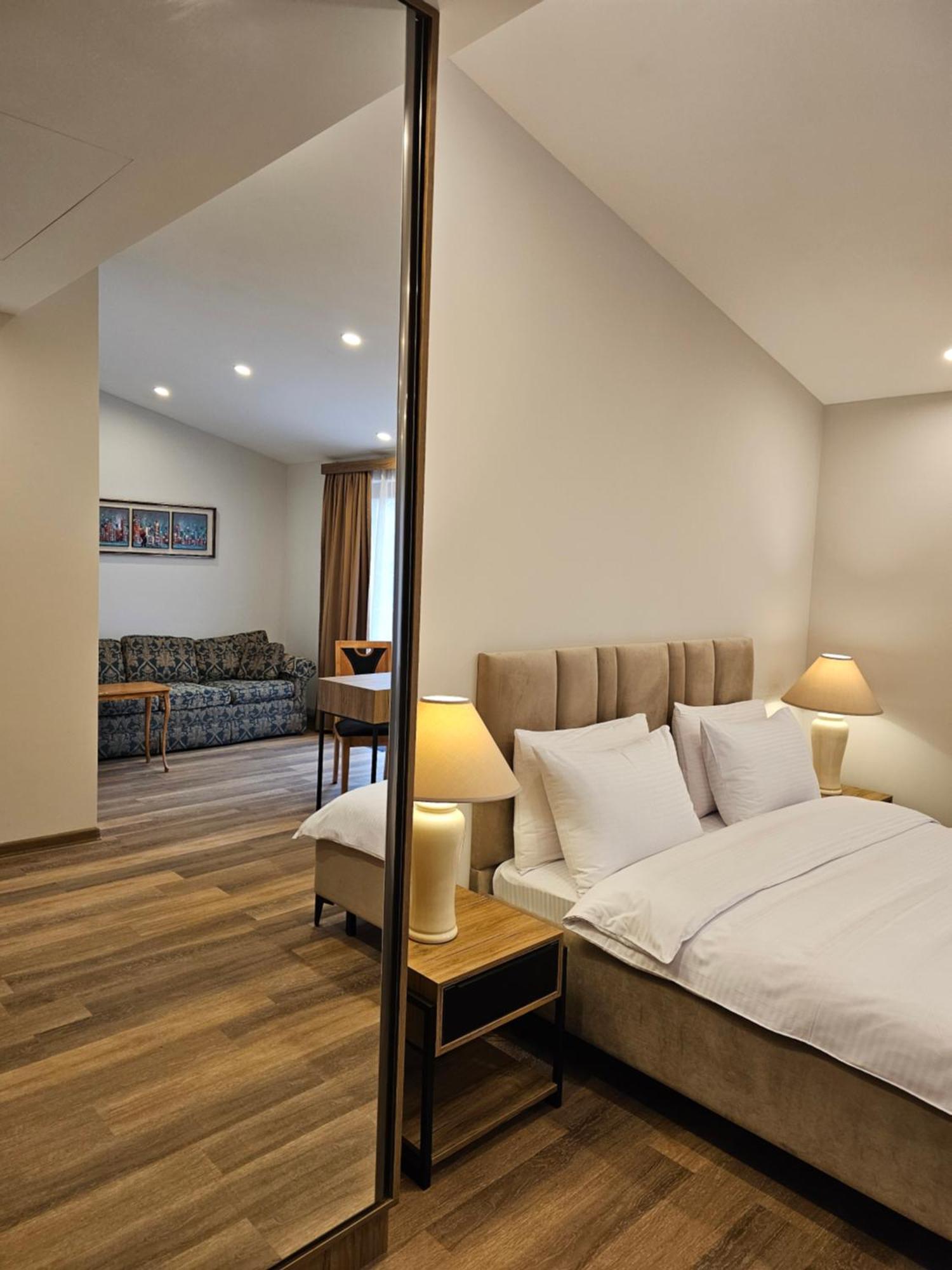 יירבאן Hotel Avenue 30 מראה חיצוני תמונה