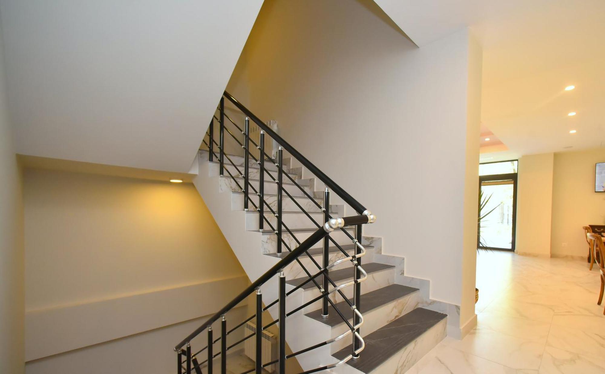 יירבאן Hotel Avenue 30 מראה חיצוני תמונה