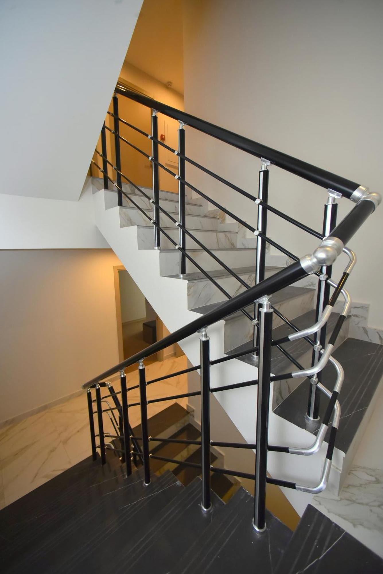 יירבאן Hotel Avenue 30 מראה חיצוני תמונה