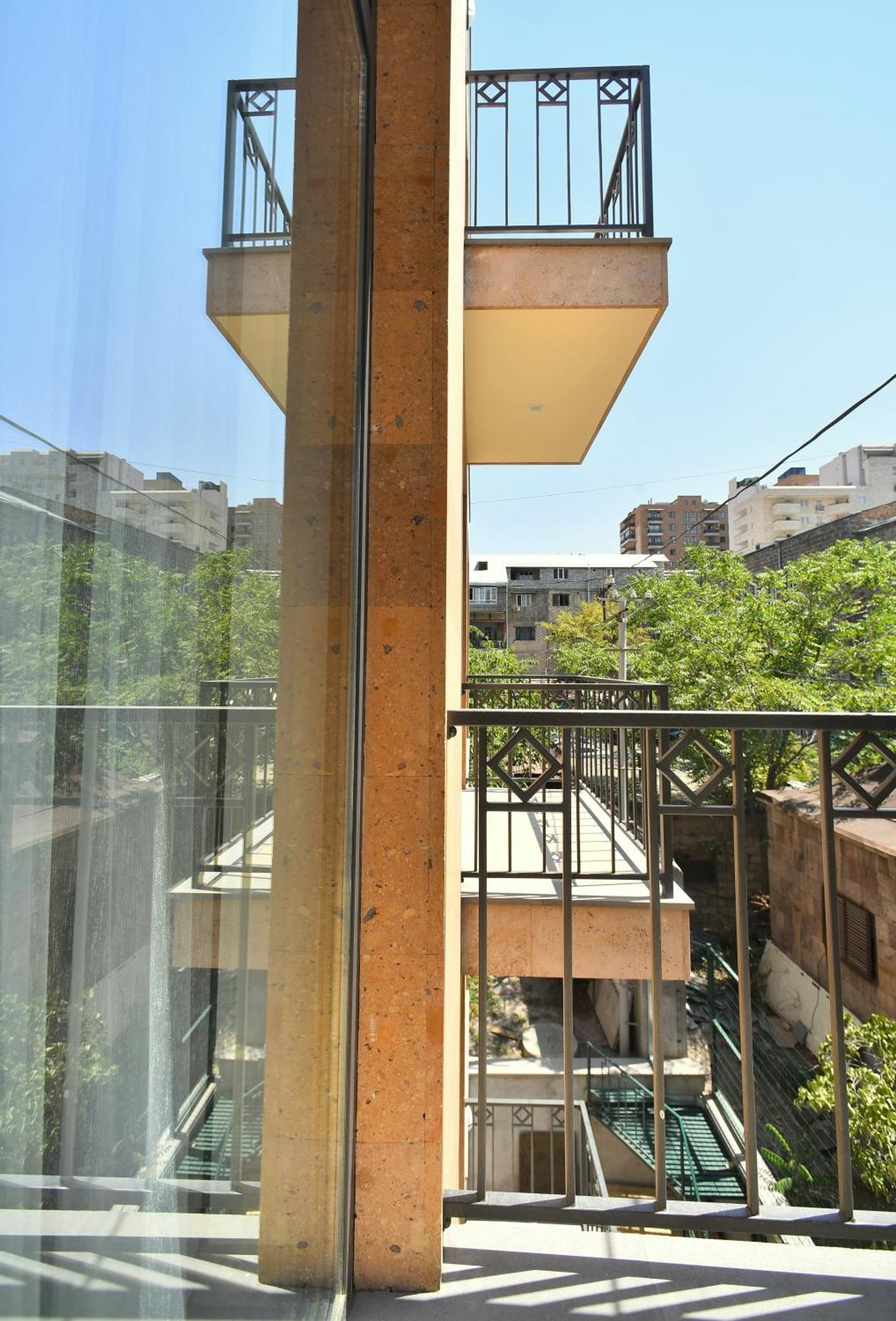 יירבאן Hotel Avenue 30 מראה חיצוני תמונה