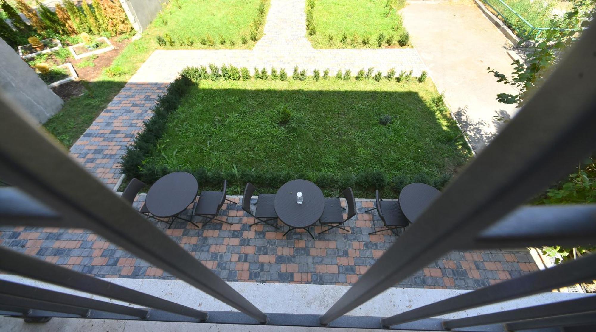 יירבאן Hotel Avenue 30 מראה חיצוני תמונה