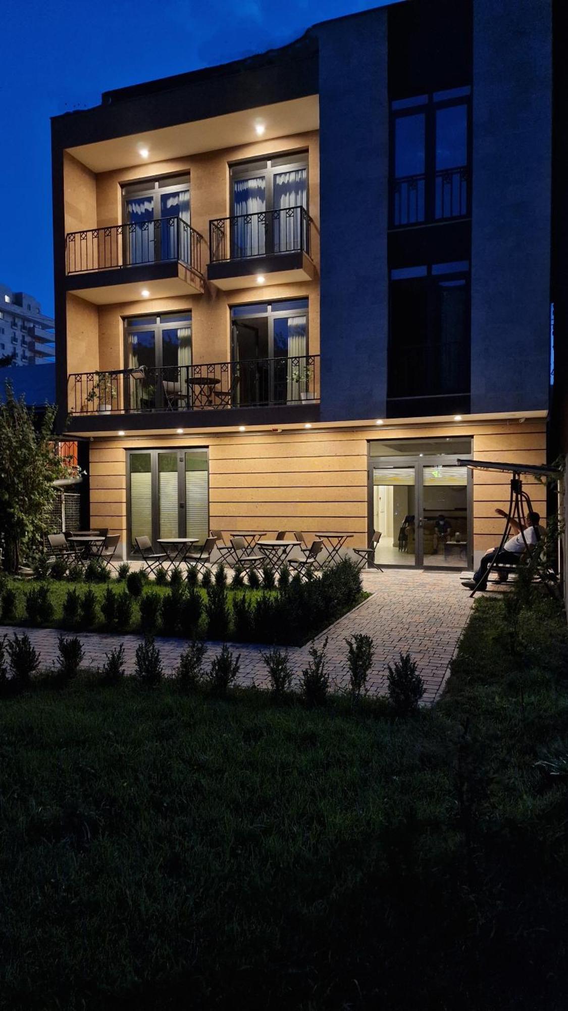 יירבאן Hotel Avenue 30 מראה חיצוני תמונה