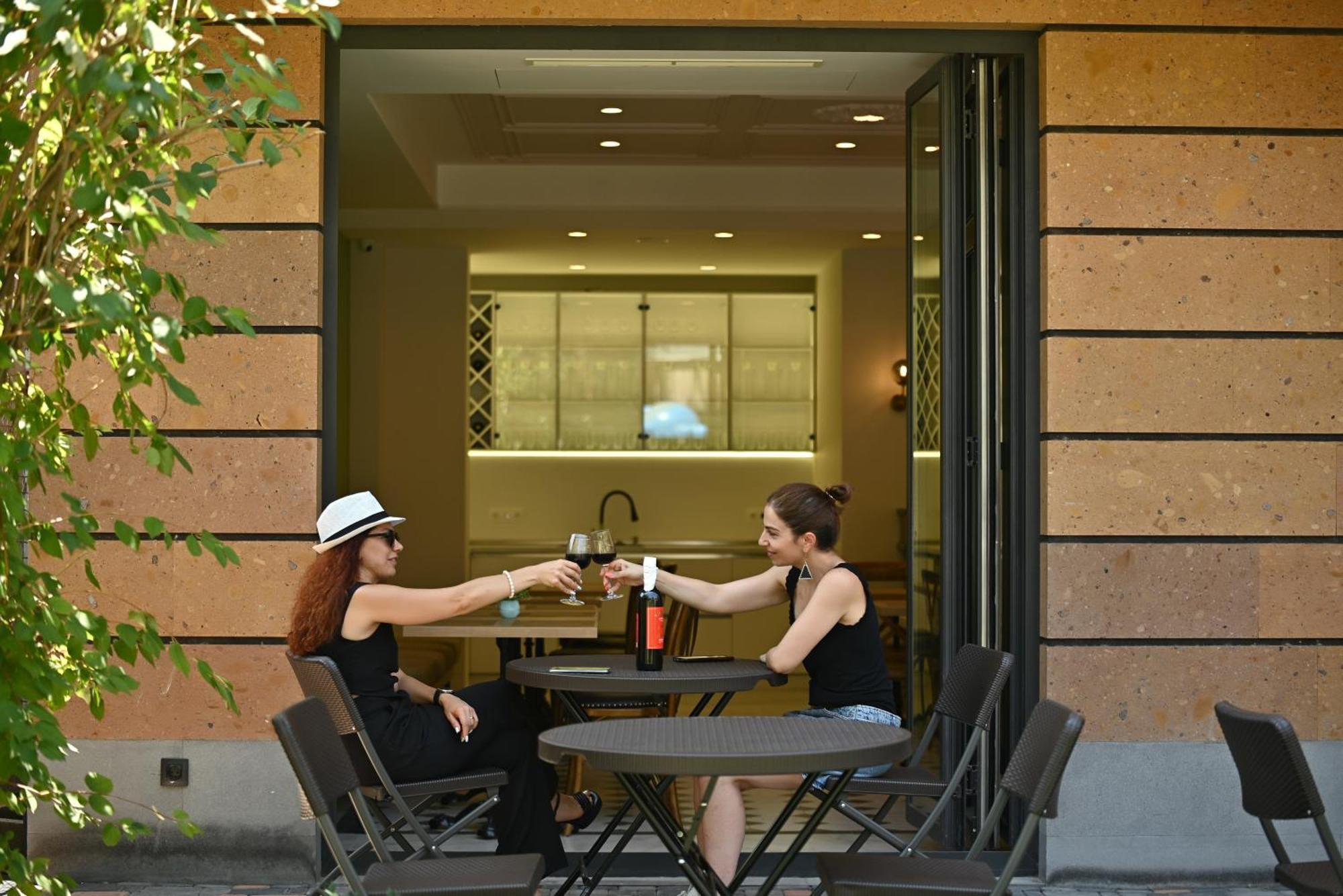 יירבאן Hotel Avenue 30 מראה חיצוני תמונה