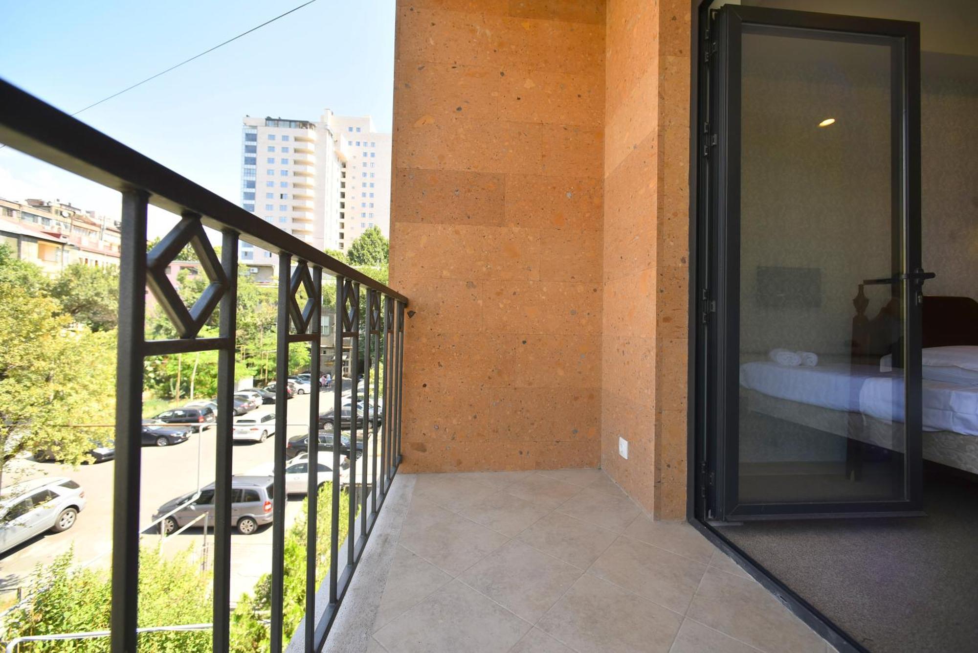 יירבאן Hotel Avenue 30 מראה חיצוני תמונה