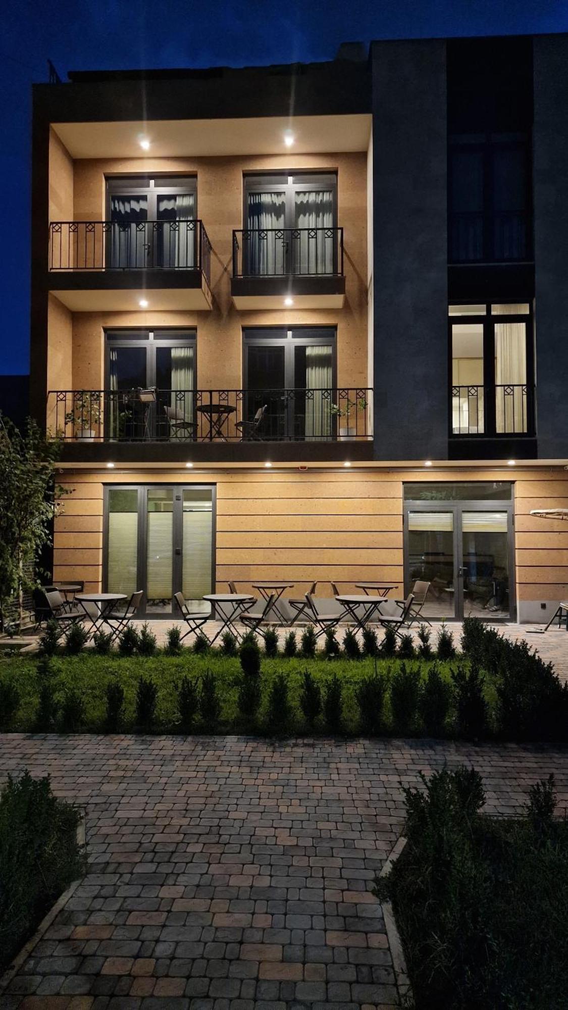 יירבאן Hotel Avenue 30 מראה חיצוני תמונה