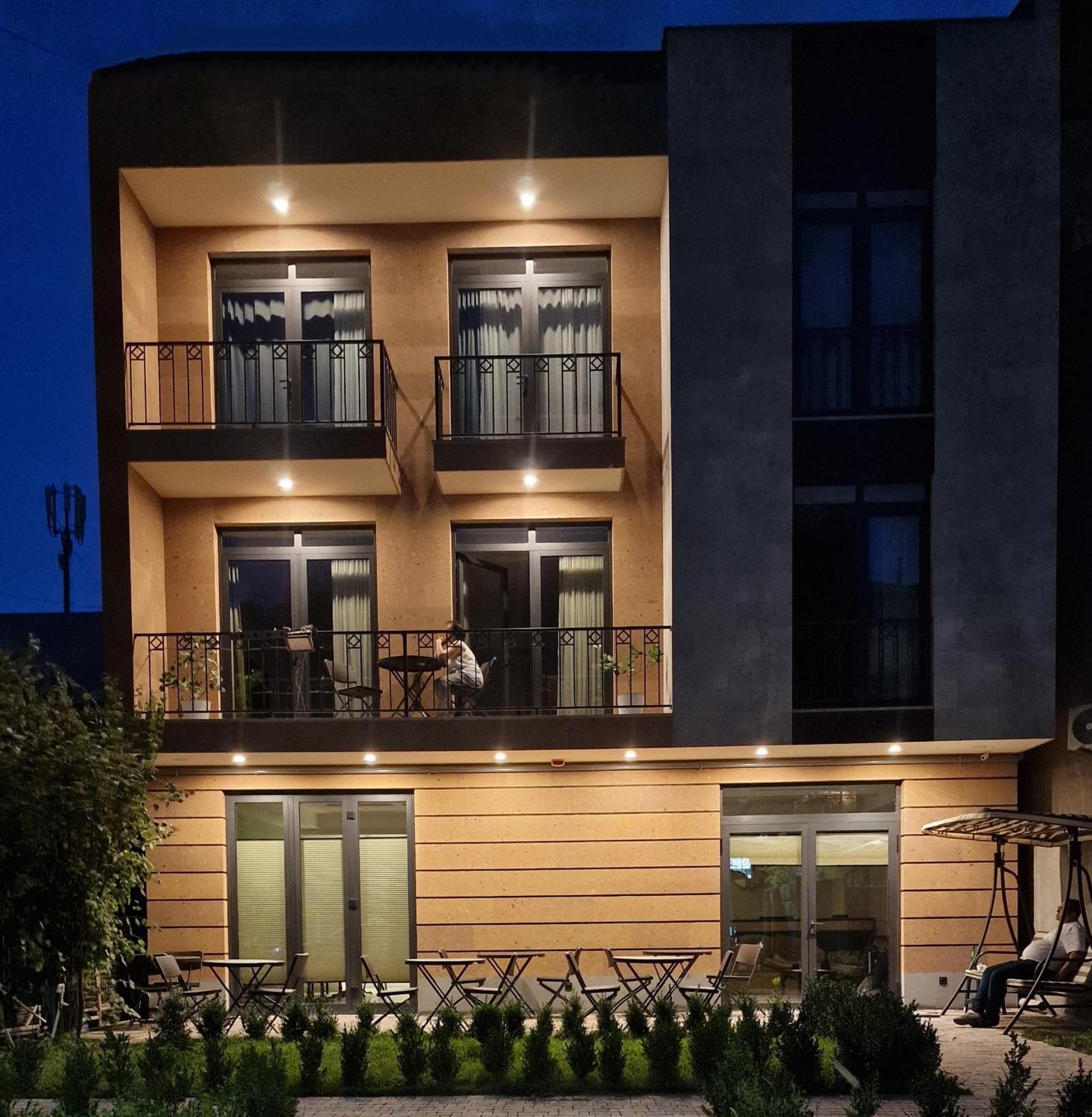 יירבאן Hotel Avenue 30 מראה חיצוני תמונה