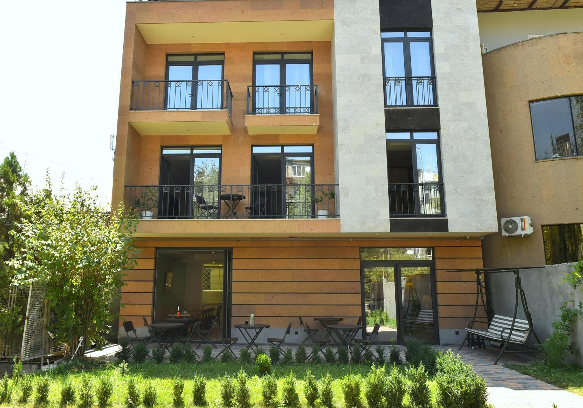 יירבאן Hotel Avenue 30 מראה חיצוני תמונה