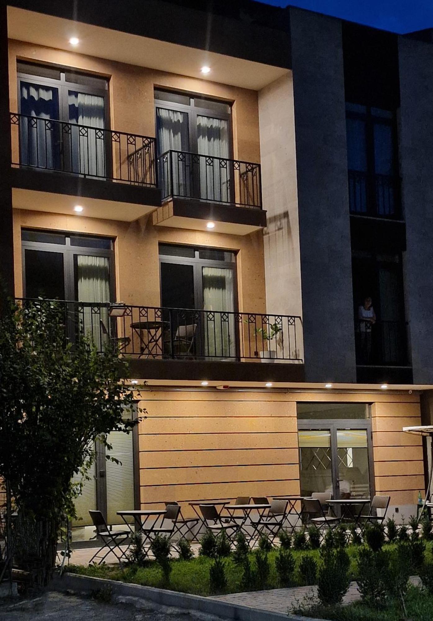יירבאן Hotel Avenue 30 מראה חיצוני תמונה