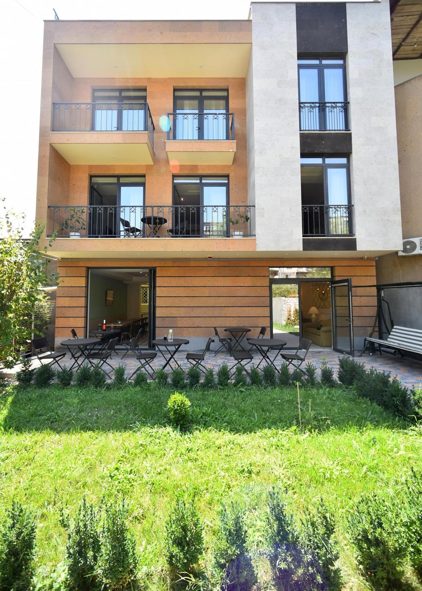 יירבאן Hotel Avenue 30 מראה חיצוני תמונה